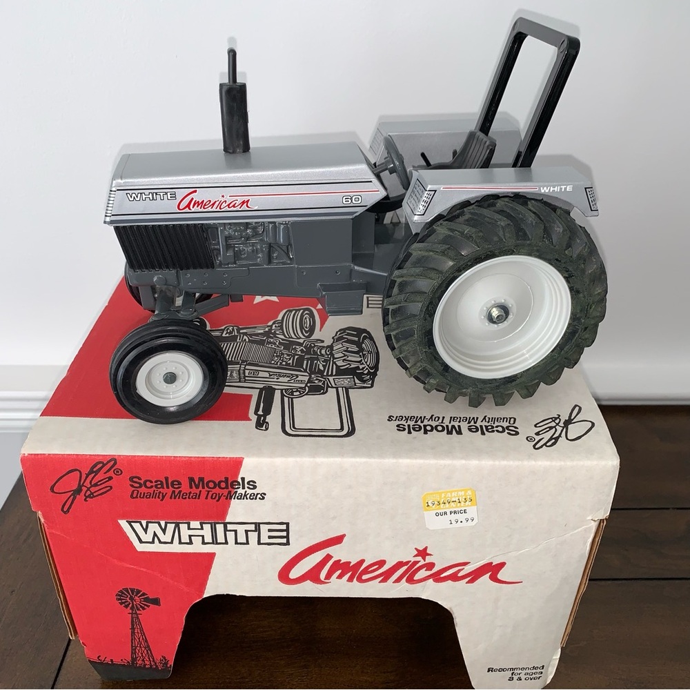 Scale Models White American 1/16 Diecast Farm Tractor Replica VINTAGE 90s Toy